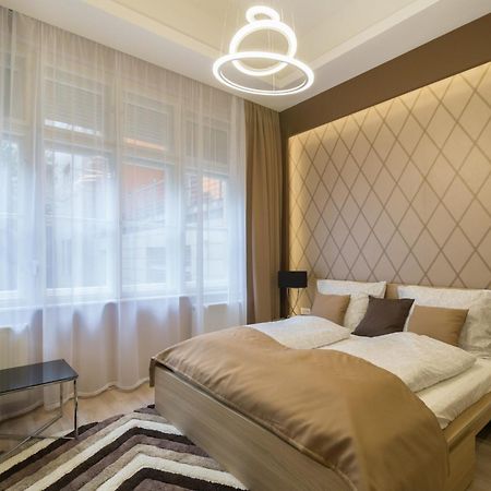 Exlcusive & City Central Located Suite By Prestige Homes Budapest Bagian luar foto