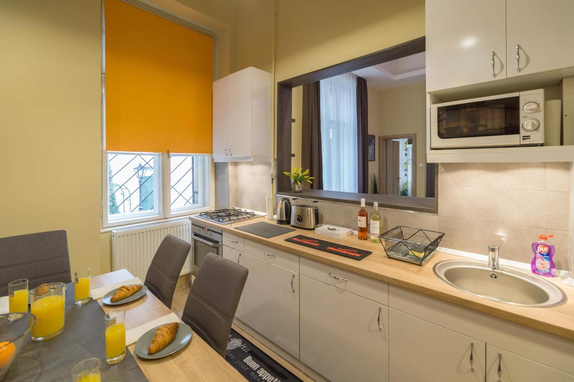 Exlcusive & City Central Located Suite By Prestige Homes Budapest Bagian luar foto